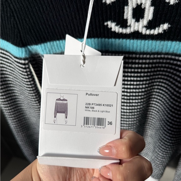 NWT AUTH CHANEL 22B CC Logo Pullover Sweater size 36 - Picture 5 of 9